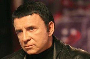 Морда на Кашпировского смахивает. А что, может, и смог?