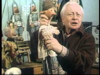 Помню несколько выпусков передачи Будильник с Сергеем Владимировичем Образцовым, он и его коллекция кукол