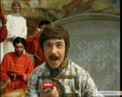 Лариса Еремина,в Штаты уехала,играла в эпизоде с Леонидом  Куравлевым.