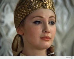 Лариса Еремина,в Штаты уехала,играла в эпизоде с Леонидом  Куравлевым.