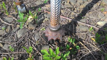 Я вот такой столик отреставрировал, жаль старых фото нет.