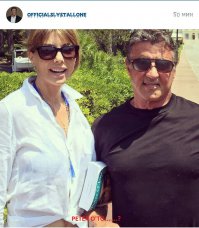 Тут про книгу спрашивали. Нашел. Кажись она.