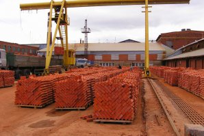 Одержимая демонами девочка на улицах Италии