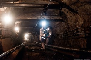 По шахтерскому этот вид транспорта называют  , баба Яга . Вроде как на метле летит .