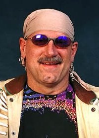 А чего про Джесси «Тело» Вентуру забыли?)
Мужик как-никак в зале славы с 2004 года. И с 1999 по 2003 губернатор Миннесоты. В 2014 году объявил о намерении принять участие в выборах Президента США 2016 года)
Ну и плюс роли в фильмах «Хищник», «Бегущий человек».