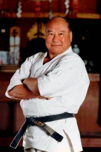 Сначала выбил татами "Маленьким Драконом", а потом мякенько покатал любимого ученика - получероки