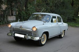ну, если так рассуждать...
движок дохлый, расход бензина пугающий, сиденья неудобные, электропакета нет, кондея нет, коробка на ручке, диски штампованные, резина вообще диагональная (!), звук отстойный, тормоза барабанные, задняя подвеска вообще рессорная, как на грузовике!
херня а не машина...
