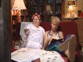 Лучше бы борщ училась варить, а не  труселя портить