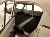 Купи себе ГАЗ 21, - все бабы твои будут! Я серьёзно!

Тут же и кровать!