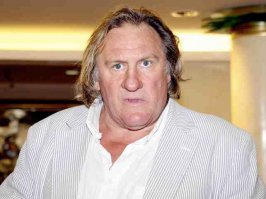 А как же Дырара Жёпардье забыли?!
Цитата: " Со слов Депардьё в свои десять лет он выглядел на пятнадцать. С самой юности он осознал, что привлекает гомосексуалистов[10]. Когда же мужчины просили его об интимных услугах, он просил взамен деньги. Его клиентами были водители грузовиков."