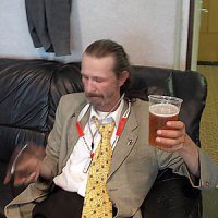 Мне даже на ковер к начальству можно приходить с пивом :)