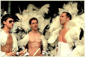 "голубая точка - это земля" - сатурн что-то знает о нас)))