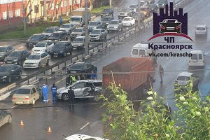 Авария дня 1950. Девушка на минивене против Камаза