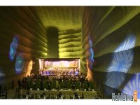 Выработка при добыче всем нам знакомой каменной соли под Артёмовском на Донбассе. Там даже на огромной глубине монгольфьер запускали, сам присутствовал при этом. Там высота под 30 метров.