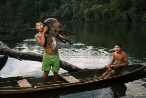 Кабанчика на что ловили ? На мормышку? А так им хорошо так говорить ! Едят всё что под рукой и ногами! Пусть на Аляске так попробуют без заготовок.