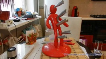 А у меня вот такая подставка для ножей есть