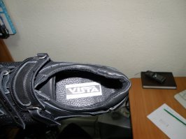 у меня были со встроенной ОС, глючит правда падла)))