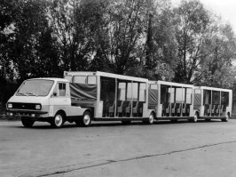РАФ 3407 '1979–80
Для перевозки пассажиров по территории Олимпийской деревни в Москве рамках проведения Олимпиады-80 были созданы автопоезда на базе РАФ 2203. Стандартные автопоезда состояли из седельного тягача РАФ 3407, промежуточного вагона РАФ 9225 и замыкающего вагона РАФ 9226. Все секции автопоезда соединялись между собой опорно-сцепнымым устройством. На каждом вагоне-полуприцепе с несущим каркасом устанавливалось по пять рядов жестких пластмассовых четырехместных сидений, причем первый ряд располагался против движения. Автопоезда оборудовались громкоговорящей установкой для объявления водителем названий остановок, а с любого ряда сидений имелась возможность подать водителю сигнал остановки. Первые опытные автопоезда, несколько отличавшиеся от олимпийских, были изготовлены в 1979 году и летом того же года прошли опытную эксплуатацию на Спартакиаде народов СССР.