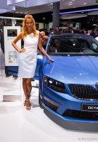 Вот ещё девчуля с франкфуртского автосалона - ну прелесть же!