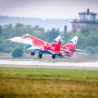 Спасибо за интересный пост!) добавлю свои 5 копеек, только недавно делал разбирал фотографии с авиасалона старого и и вот те на;)