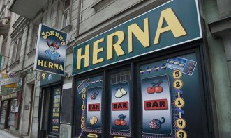 А в Чехии повсюду такие вот вывески (см. фото). Но ничего предосудительного - здесь находится всего лишь игорное заведение, игровые автоматы и тому подобное.