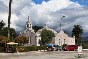 Оригинально, а в Галисии (север Испании), есть церковь, полностью покрытая раковинами - очень красиво.