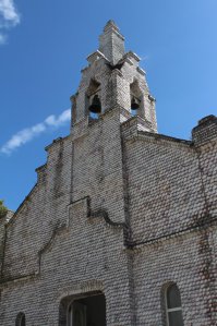 Оригинально, а в Галисии (север Испании), есть церковь, полностью покрытая раковинами - очень красиво.