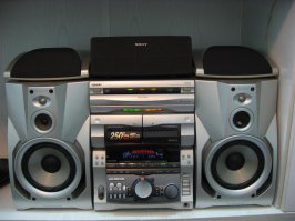 Мой аппарат(SONY RX110AV).Кассетники вечно ломались и лазер CD пылью забивался.Но звук- бомба!Сейчас использую как усилитель-ресивер.
