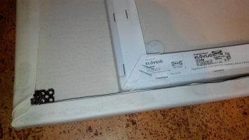 Вот для сравнения с икеевской картинкой, кстати тоже холст. Сбоку и спереди как фабричная, сзади вопрос спорный и это в первый раз в жизни, раньше не пробовал такие штуки делать.