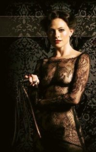 Лара Пулвер,сыгравшая Ирен Адлер в сериал "Шерлок" тоже очень даже секси.