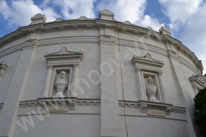 ну насчет фоток, Вы загнули. Или про фотки памятников? Ловите тогда:
Панорама первой обороне Севастополя. По фасаду здания установлены бюсты его героических защитников:

матрос Кошка:

это в Виннице, но этот бюст украли (