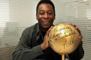 Пеле.Рекордсмен по числу выигранных в качестве игрока чемпионатов мира — три титула. Единственный футболист, три раза становившийся чемпионом мира как игрок.