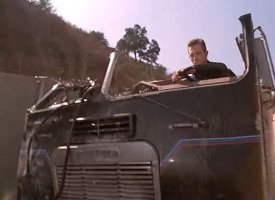  Во Франции туристическому автобусу снесло крышу