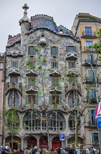 Забыли добавить. Один из домов Гауди (Барселона)