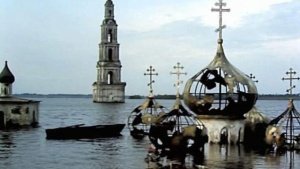 .Из-за засухи сильно обмелела Волга, и на поверхность вышел затопленный в 1940 году при строительстве ГЭС город Молога!