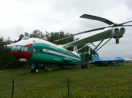 Огромный вертолёт, название не помню). г.Монино. Московская область. Музей ВВС.