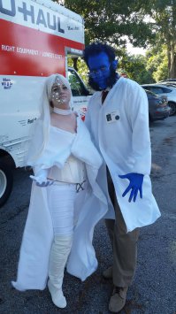 Сзади уже машина с санитарами подъехала?