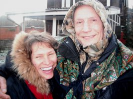 Часто бывает, когда в таком браке один забирает молодость другого.
Юля стареет очень быстро.
Ну, а жена Пороховщикова...