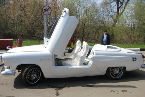 Всем прикольно, патриотично, но если дтп, то учитывая возраст кузова багажник может встретиться с капотом. Без усиления несущей конструкции кузова это очередной тупой корч ..
Если делали тупо "для красоты" .. то тоже хрень вышла полная, вот такое надо делать проекты на красоту