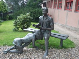 "Лавочка порока" также известный как "Памятник проститутке за работой", Прага, Чехия