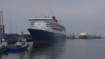 Стоял в Намибии, Волфиш Бэй, видел ее. Красавица! Заходили часов на 6, не больше