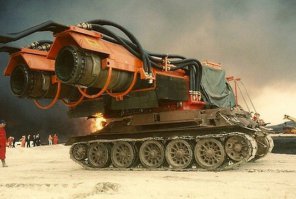 Мне одному пожарный танк напоминает тесла-танк из Red Alert?