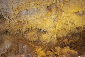 Недалеко от Симферополя. Названия не помню, но очень большая сеть пещер ))