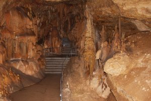 Недалеко от Симферополя. Названия не помню, но очень большая сеть пещер ))