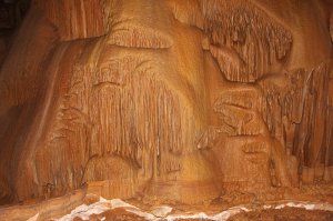 Недалеко от Симферополя. Названия не помню, но очень большая сеть пещер ))