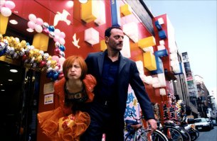 Рено, наверное, один из тех немногих актеров, кто может сделать роль одновременно комической и трагической, не изменив выражения лица ни разу за весь фильм. Редчайшее дарование и мастерство!