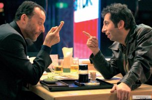 Рено, наверное, один из тех немногих актеров, кто может сделать роль одновременно комической и трагической, не изменив выражения лица ни разу за весь фильм. Редчайшее дарование и мастерство!