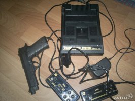 эх, сколько было счастья.... еще этот резкий запах новой коробки и пластмассы, картридж с 23 играми... а сейчас бателфилд, варкрафт... да ну его)) марио, дабл дракон, стрит файтер и танчики на черно-белом экране! было круто