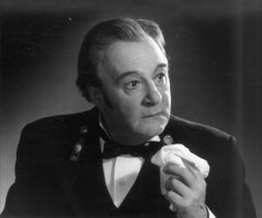 великий актер говоривший на русском языке, голосом другого великого русского актера - Владимира Кенигсона...