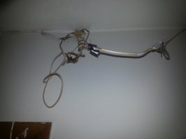 А это- проводка в моей (временной) квартире. А что, всё норм!